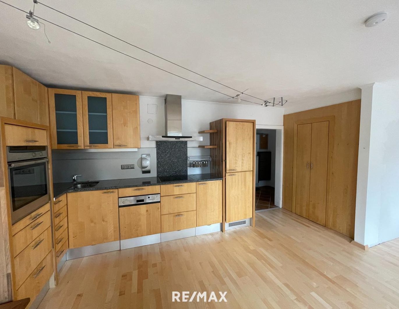 Miete: 2-Zimmer-Dachgeschosswohnung mit guter Anbindung