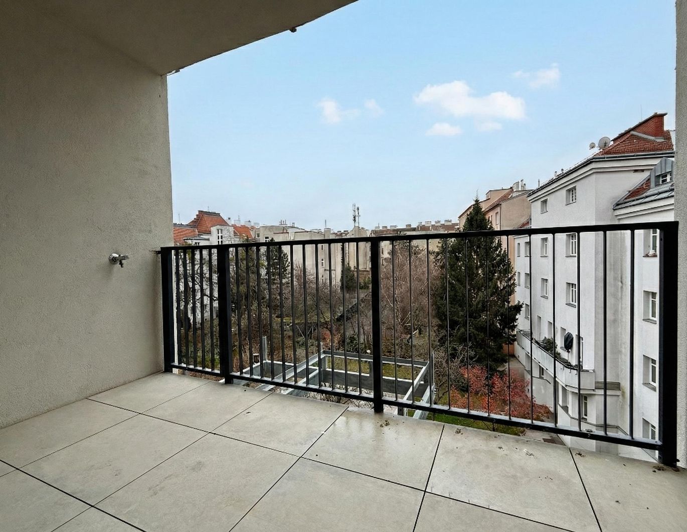 ERSTBEZUG: DG I Nähe U3 & S-Bahn I Außenfläche ohne direkten Gegenüber I Fußbodenheizung, Luftwärmepumpe, Lift u.v.m.