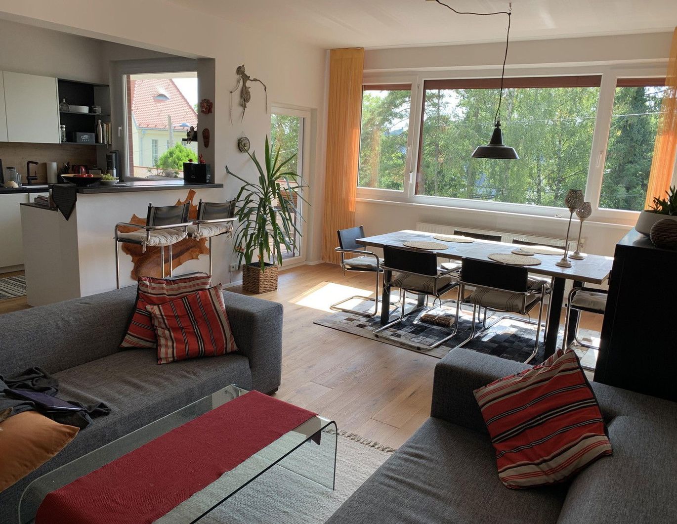 Sehr helle, gepflegte Terrassenwohnung in ruhiger Grünlage