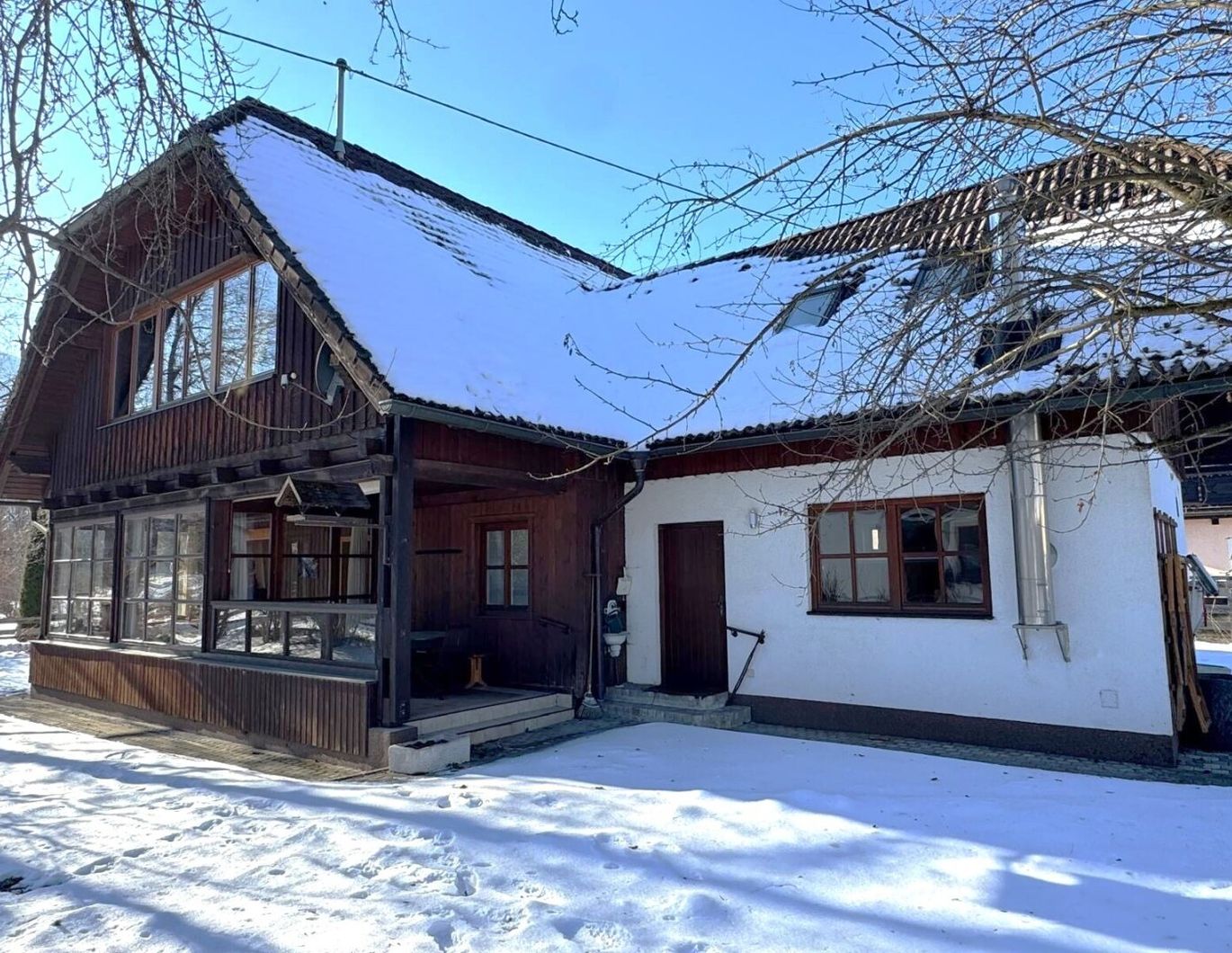 Wohnhaus mit Wintergarten in herrlich ruhiger Lage mit stilvollem Wintergarten!