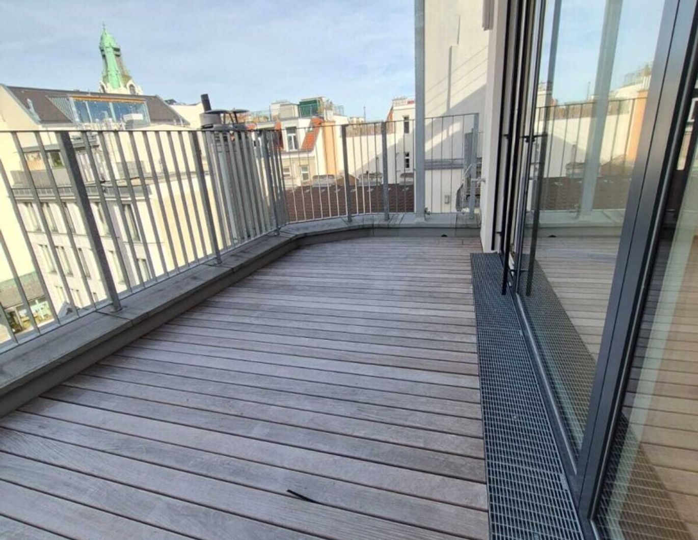 SCHICKE PÄRCHENWOHNUNG MIT DACHTERRASSE IN DER NEUBAUGASSE! NÄHE U3! MODERN! KLIMAANLAGE!