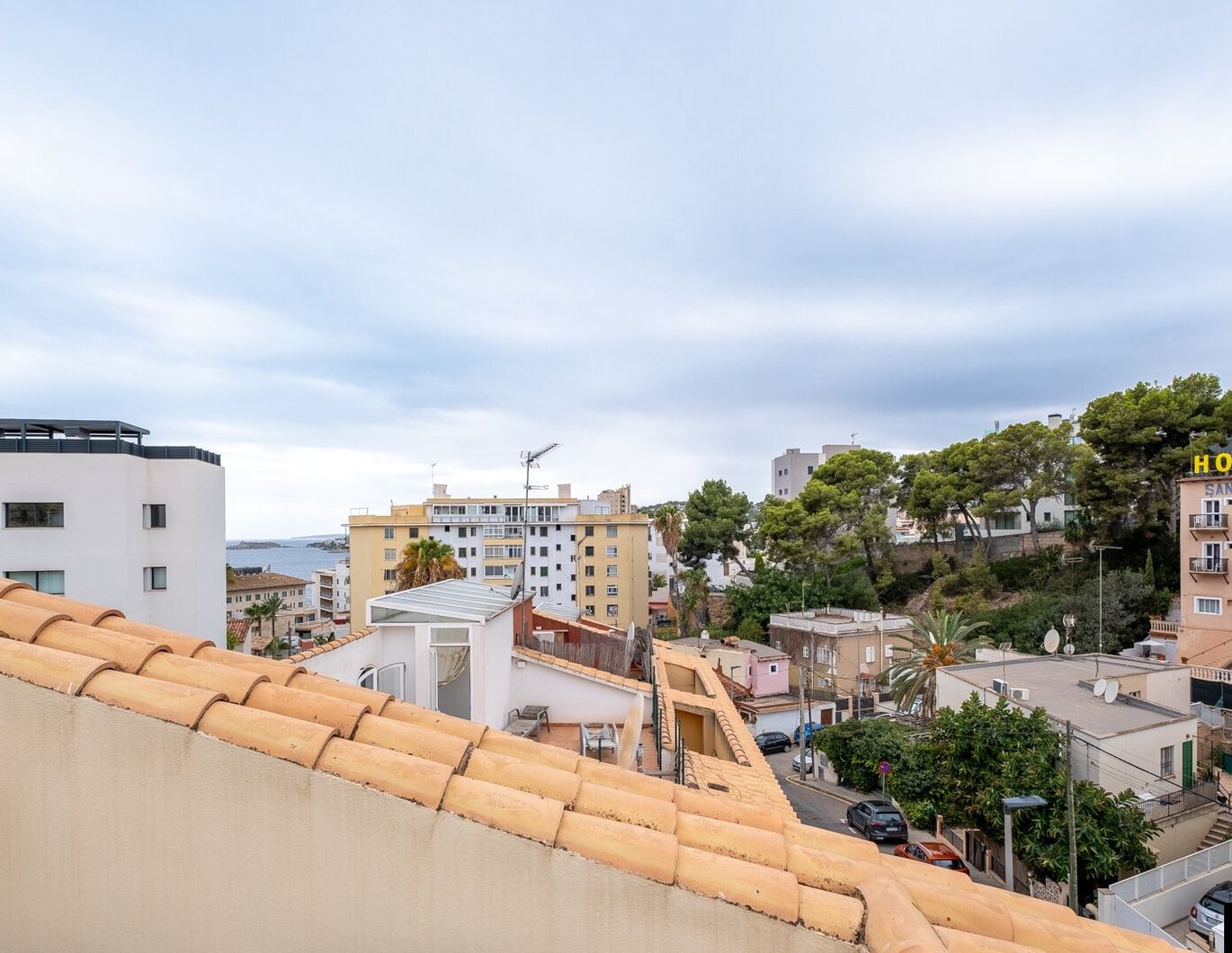 MALLORCA Cala Mayor: Gepflegte Doppelhaushälfte mit 3 Bädern und Garage.