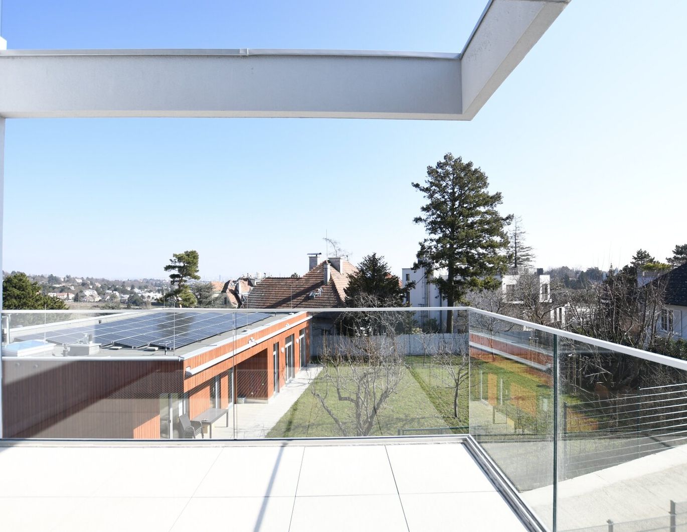 Erstbezug mit Stadtblick: Schöne 3-Zimmer-Wohnung mit Terrasse und moderner Ausstattung