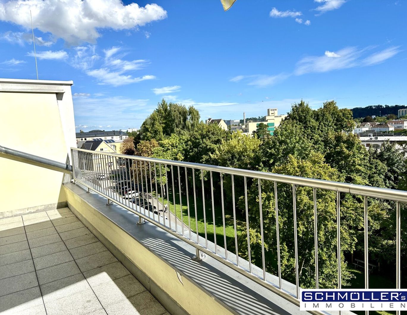 Penthaus-Wohnung mit 3 Zimmer, Balkon und Terrasse im Herzen von Wels