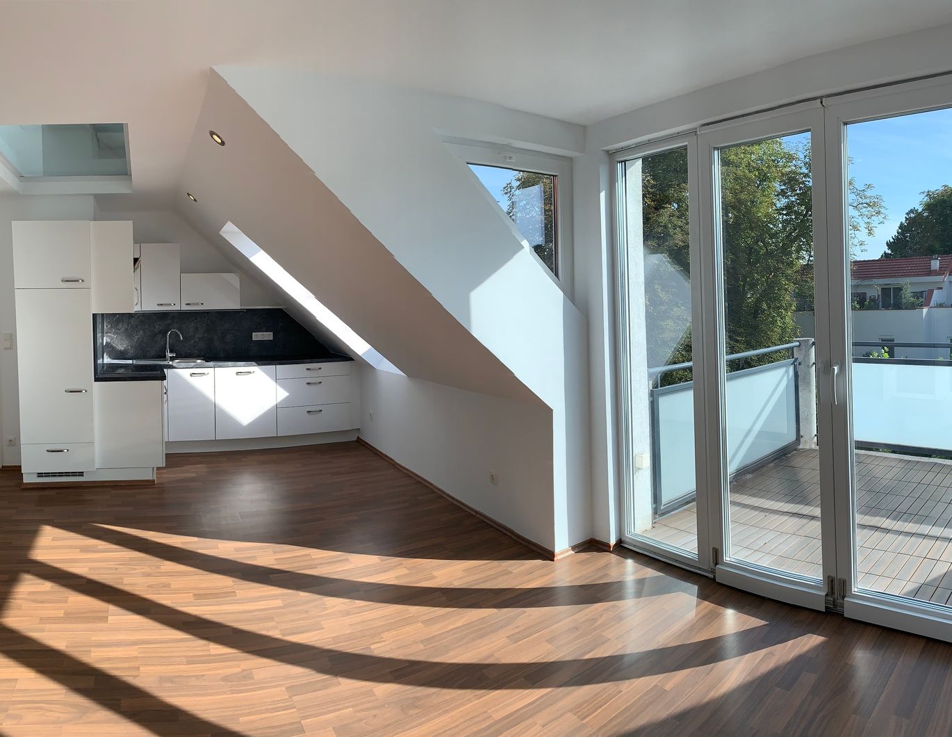 Zwischenmiete für 6 Monate, Dachgeschoß-Wohnung in Traumlage, 75m2