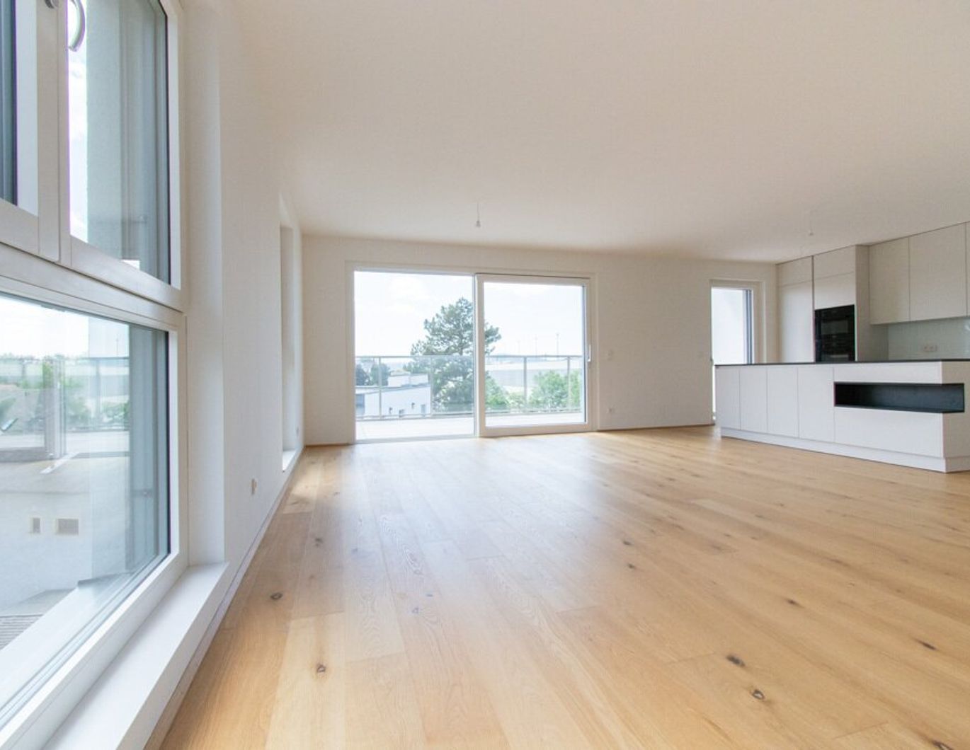 ERSTBEZUG: PENTHOUSE MIT 3 TERRASSEN DIREKT BEI DER U-BAHN (U1)!