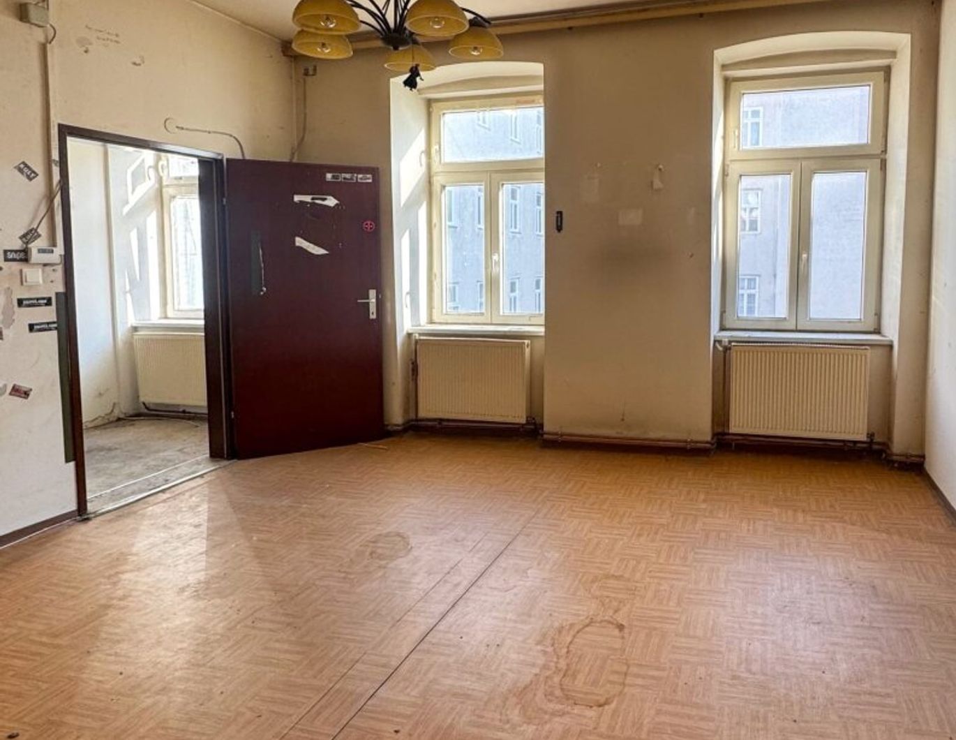 Balkon I 2 Zimmer I Innenhof I U-Bahn I Klosterneuburger str. I SANIERUNGSBEDÜRFTIG