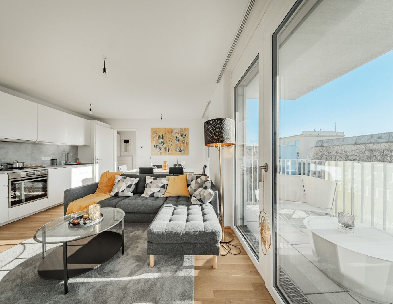 ERSTBEZUG >> moderne Wohnung im 4. OG, sonnig mit Balkon >> TOP LAGE