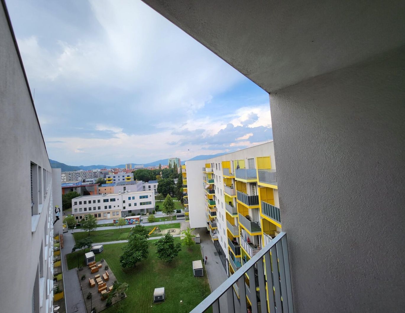 2 Zimmer mit Küche und Fernblick-Loggia