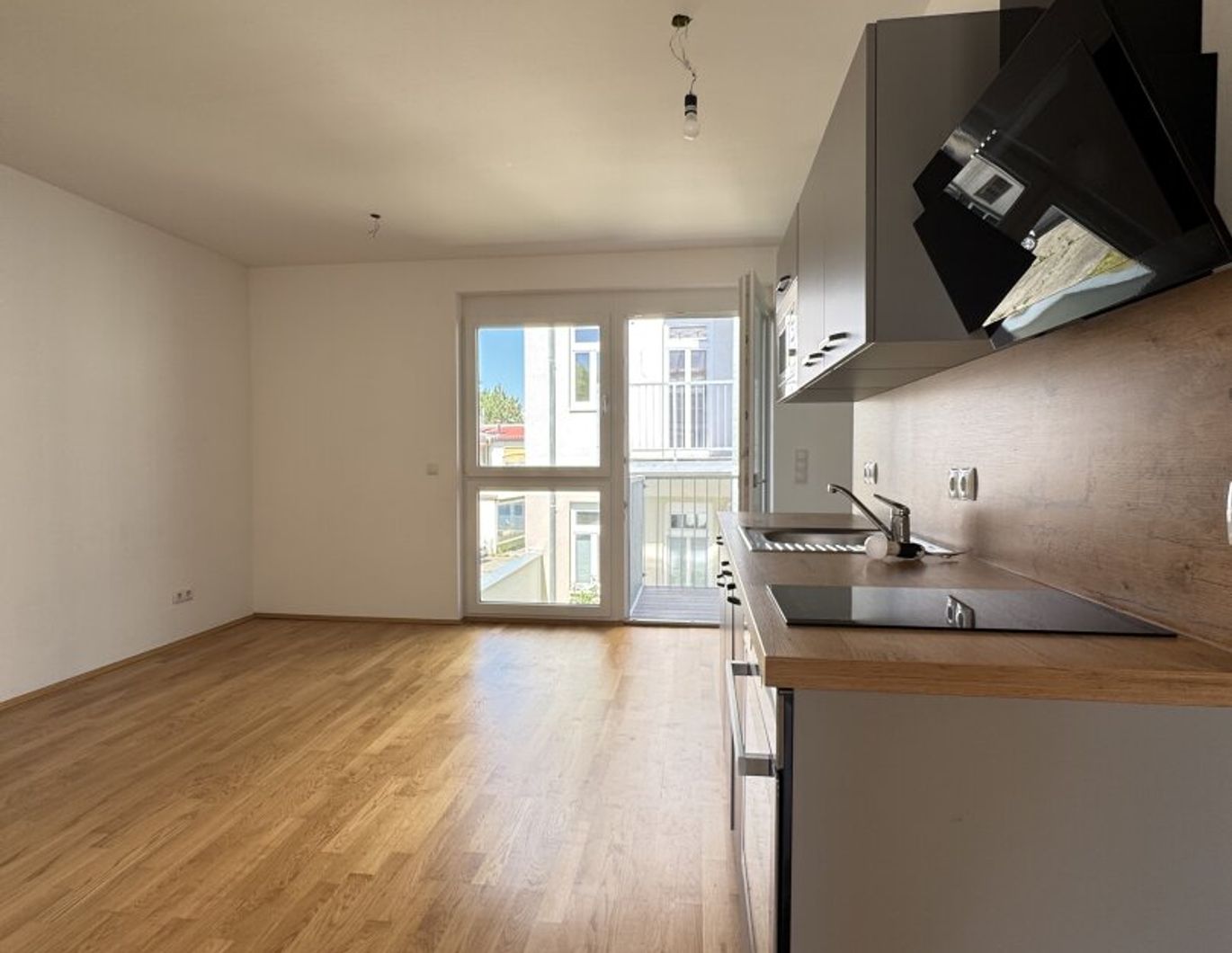 ***3-Zimmer-Wohnung mit Balkon in Ruhelage - urbanes Wohnen am Kagraner Platz ***