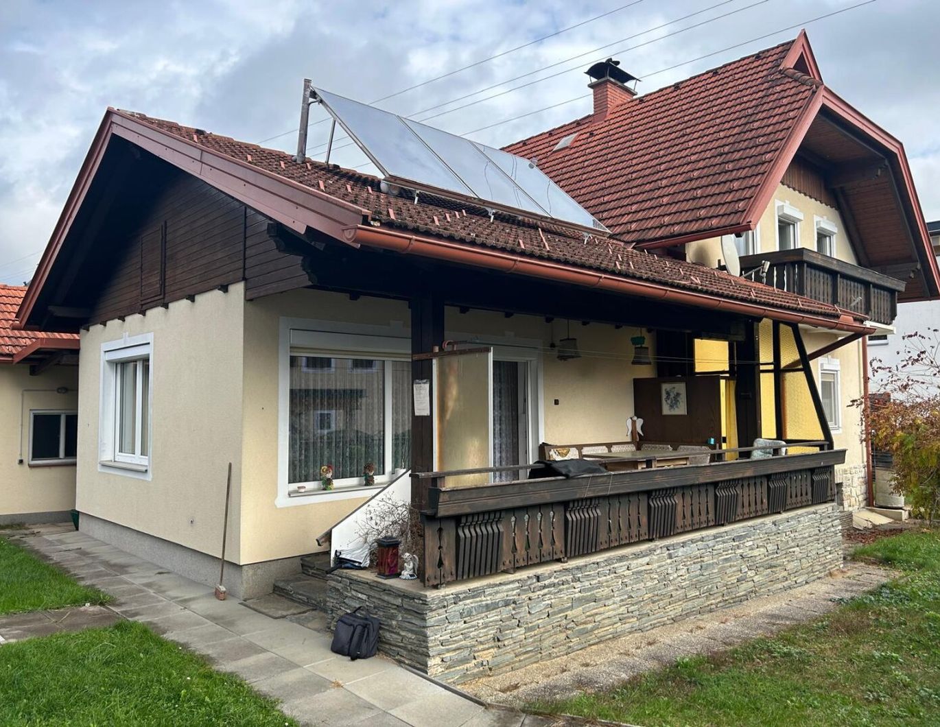 Alt aber saniertes Stadt Familienhaus - Ihr neues Zuhause für 349000 € mit Keller & Carport / nähe medQuartier-Ärztehaus BH & HAK Feldkirchen