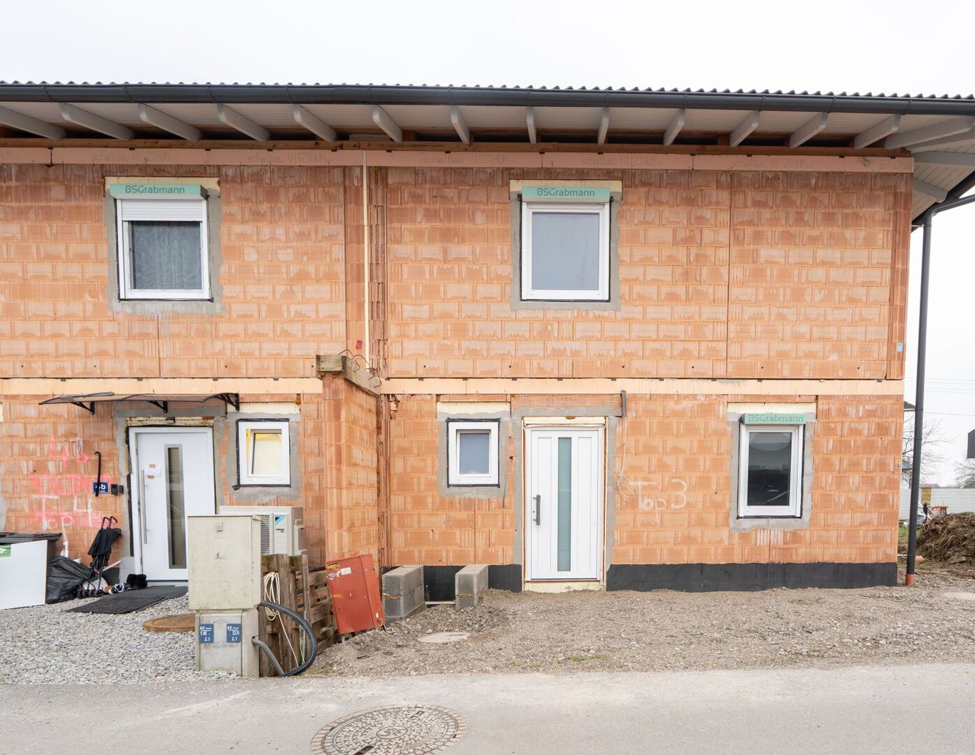 Belagsfertige Doppelhaushälfte mit 5 Zimmern und einer Terrasse in Naarn zu kaufen!