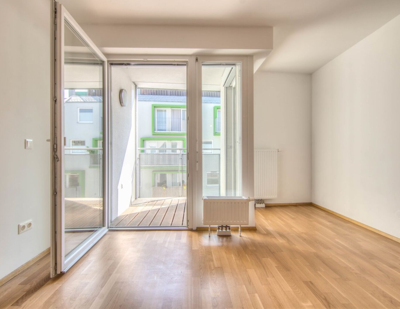 ** Hofseitiges Schlafzimmer ** Modernes Wohnen mit Loggia und Aussenjalousien