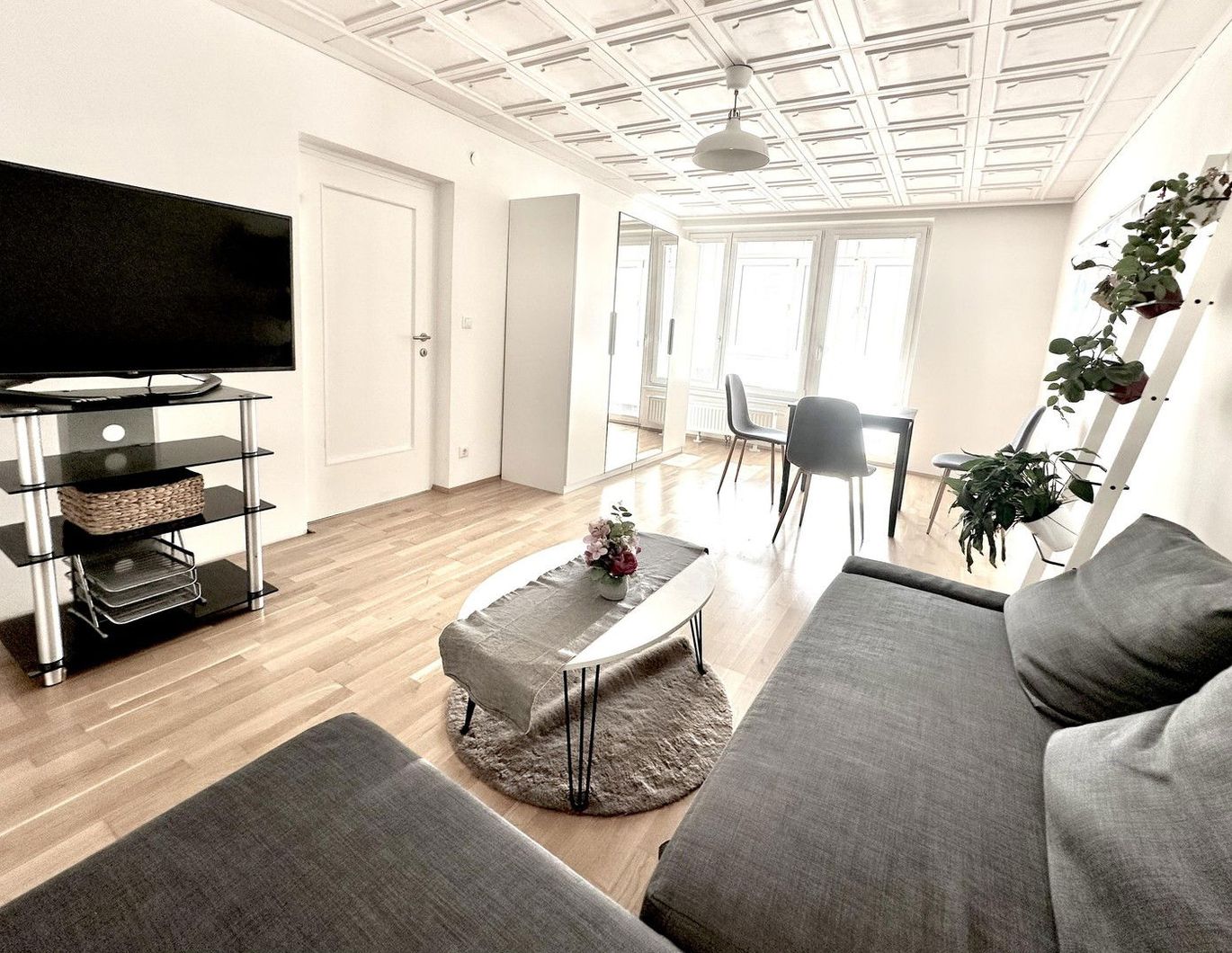 300m zur U-Bahn, möbliert, Loggia, modern, hell, provisionsfrei, privat