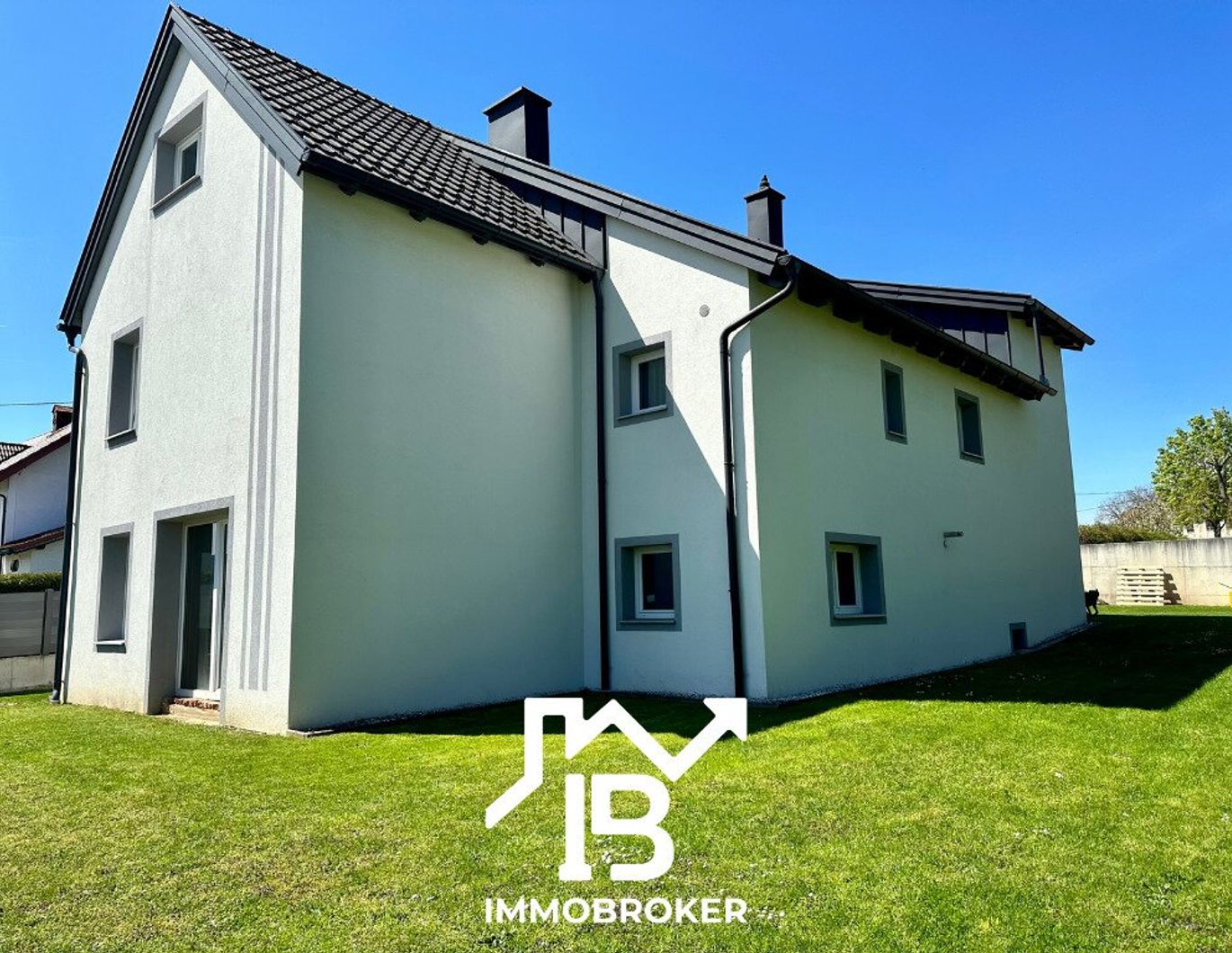 Ein- bis Zweifamilienhaus mit großem Garten in exzellenter Lage in Pregarten