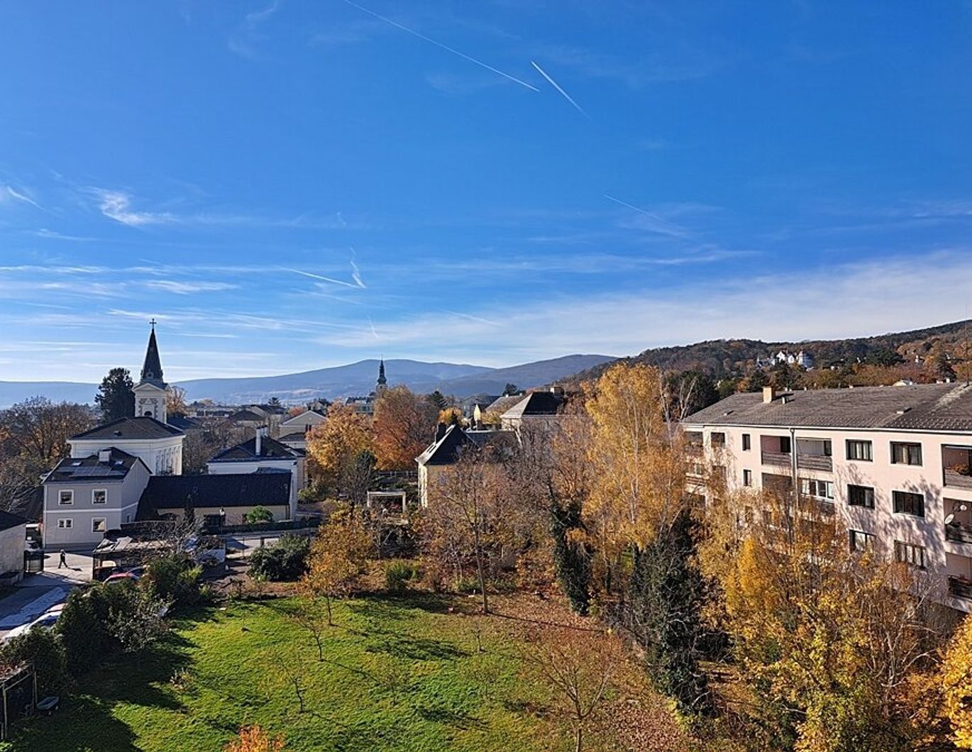 Geniale Aussicht - 2 bis 3 Zimmer Wohnung mit Loggia ins Grüne, inkl. Autostellplatz - Baden - Nähe Evangelischer Kirche/ Weingärten