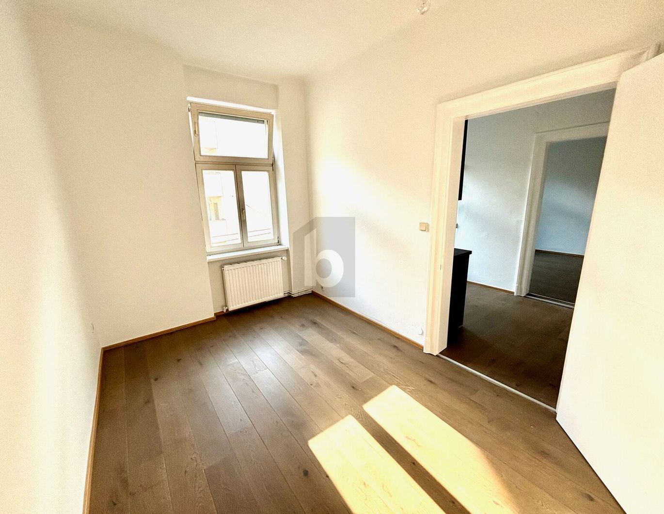 NEU RENOVIERTE UND VERMIETETE STARTERWOHNUNG