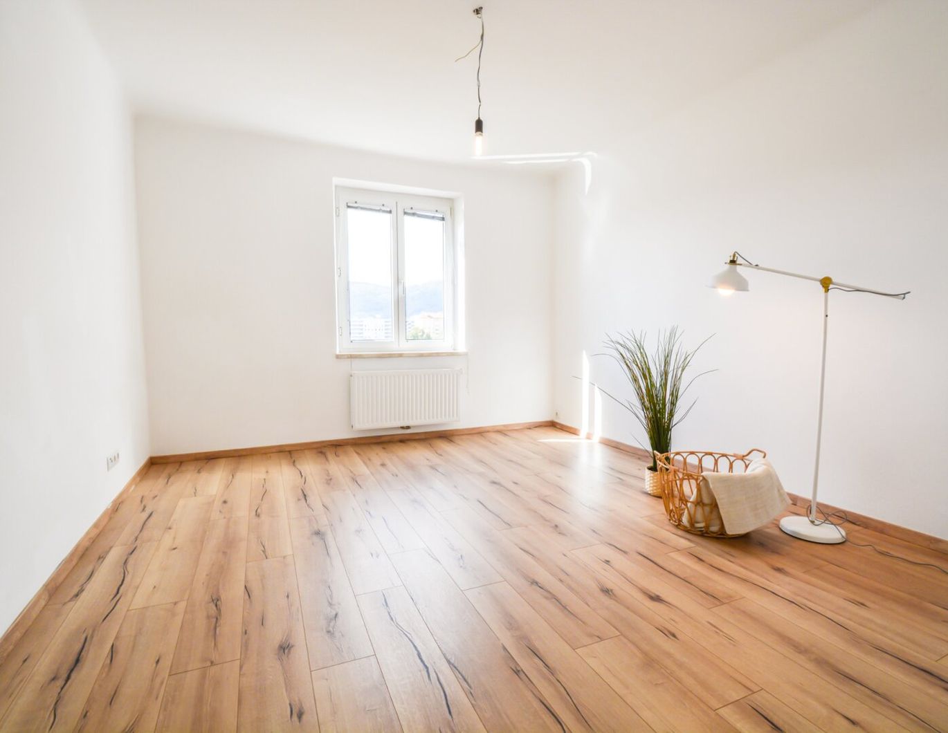 *WOW*I BAHNHOFNÄHE I HAUSTIERE WILLKOMMEN I SEHR MODERN I LETZTER STOCK MIT LIFT I TOP SANIERT I DUSCHE I DESIGNER-KÜCHE I TOP GRUNDRISS I