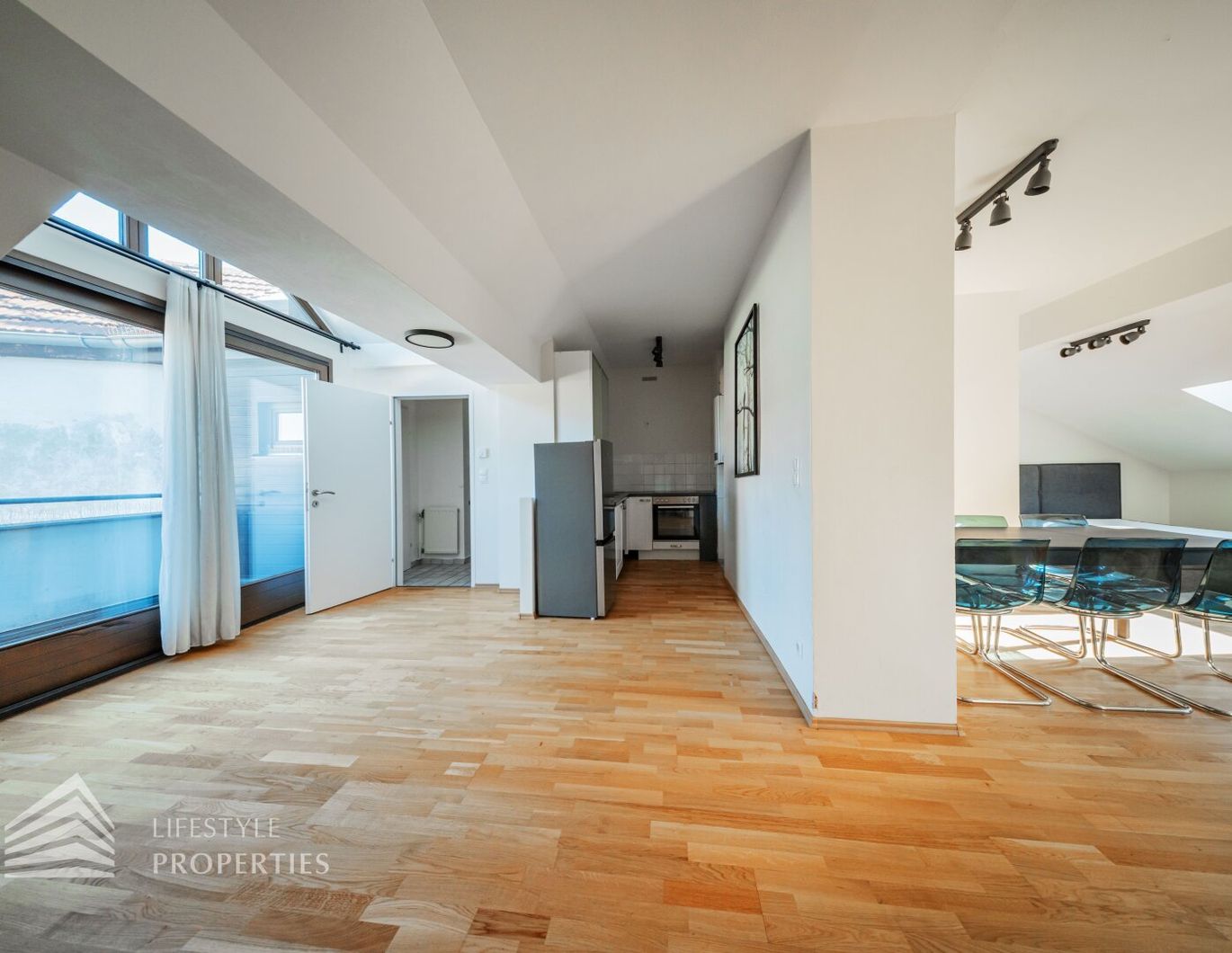 Loftartige Garconniere mit Terrasse, Nähe Ottakring