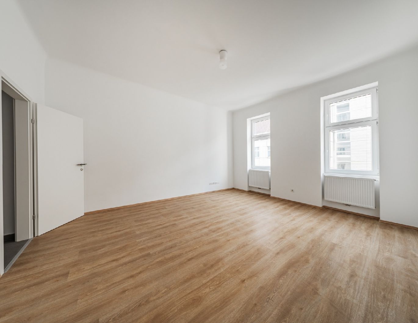 Helle, bezugsfertige 2-Zimmer-Wohnung mit moderner Küche und großem Bad!