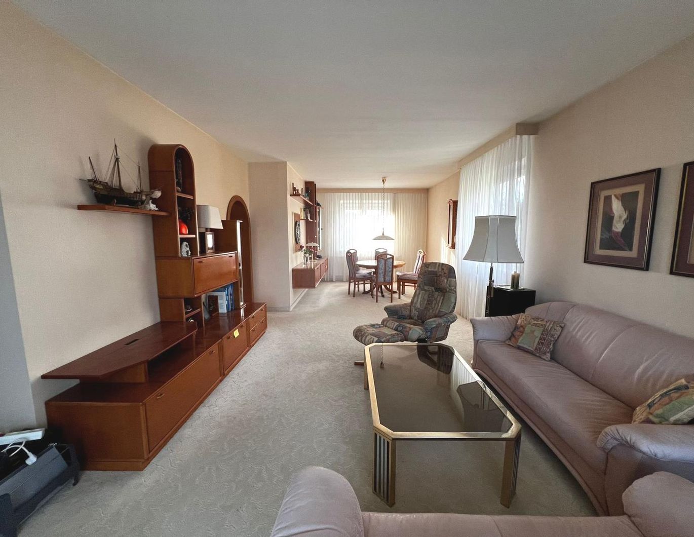 RUHIGE 4-ZIMMERWOHNUNG MIT LOGGIA