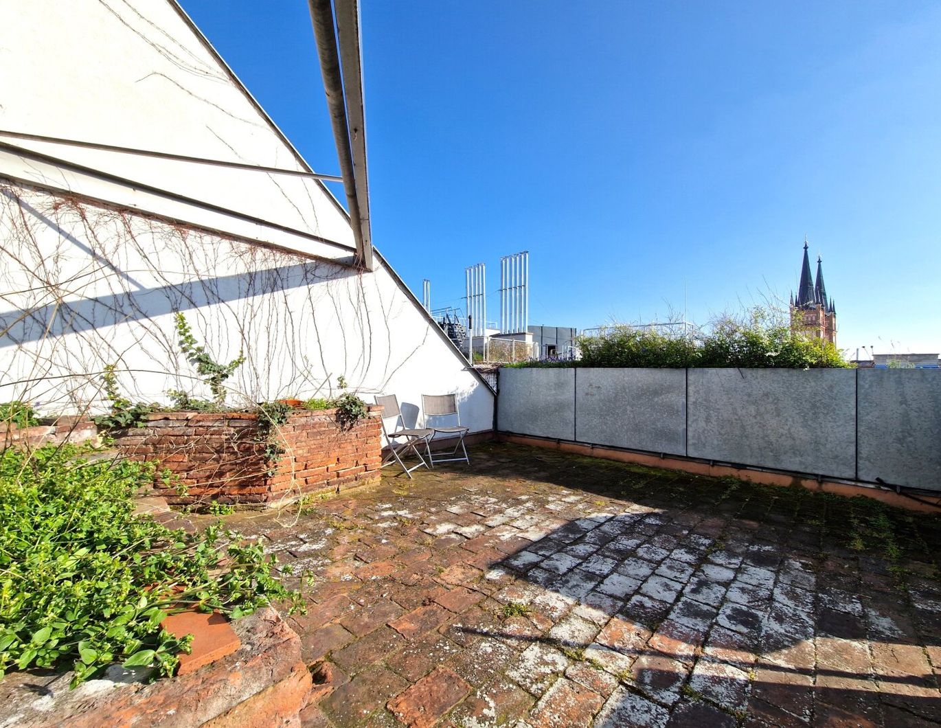 Willkommen auf der Sonnenseite! Ihre neue Wohlfühloase mit sonniger Dachterrasse und wunderbarer Aussicht im Herzen der Josefstadt