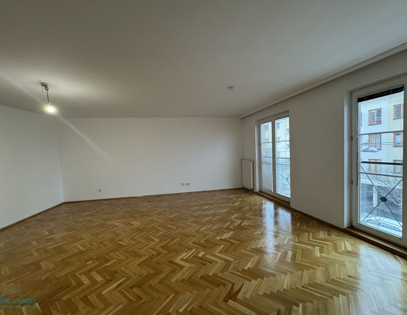HELLE WOHNUNG MIT BALKON NÄHE LAINZER PLATZ