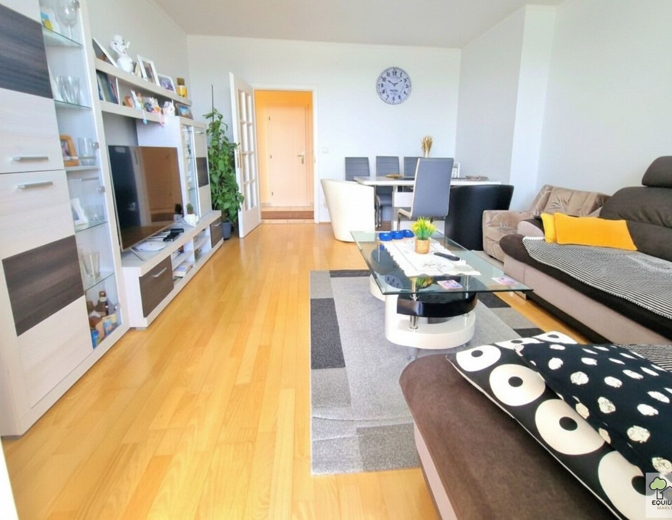 TOP PREIS 3-ZIMMER-WOHNUNG (77m²) MIT LOGGIA UND FERNBLICK