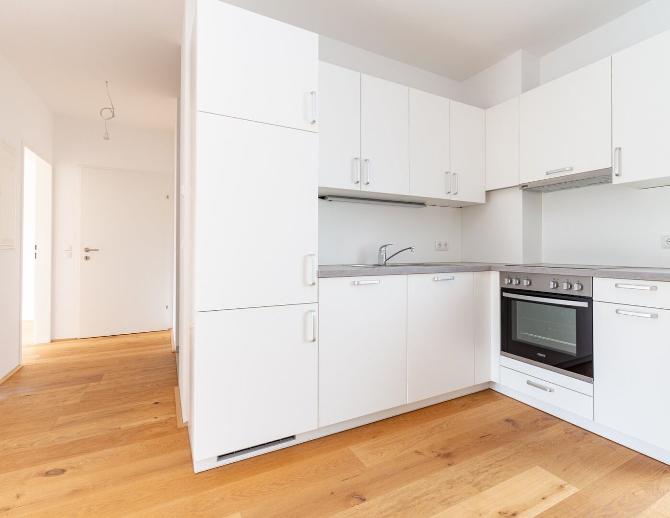 NEUWERTIGE 2-ZIMMER-WOHNUNG MIT BALKON