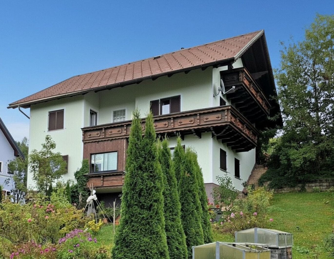 Geräumiges Wohnhaus in erhöhter Lage und unverbaubarem Fernblick