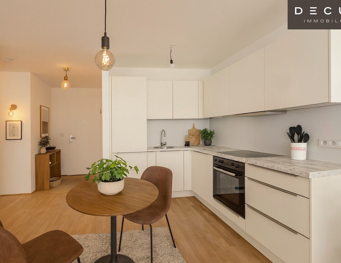 | 2 ZIMMER | BALKON | ST. VEIT GASSE 25 | ERSTBEZUG IN HIETZING | MIETBEGINN PER 01. DEZEMBER 2025