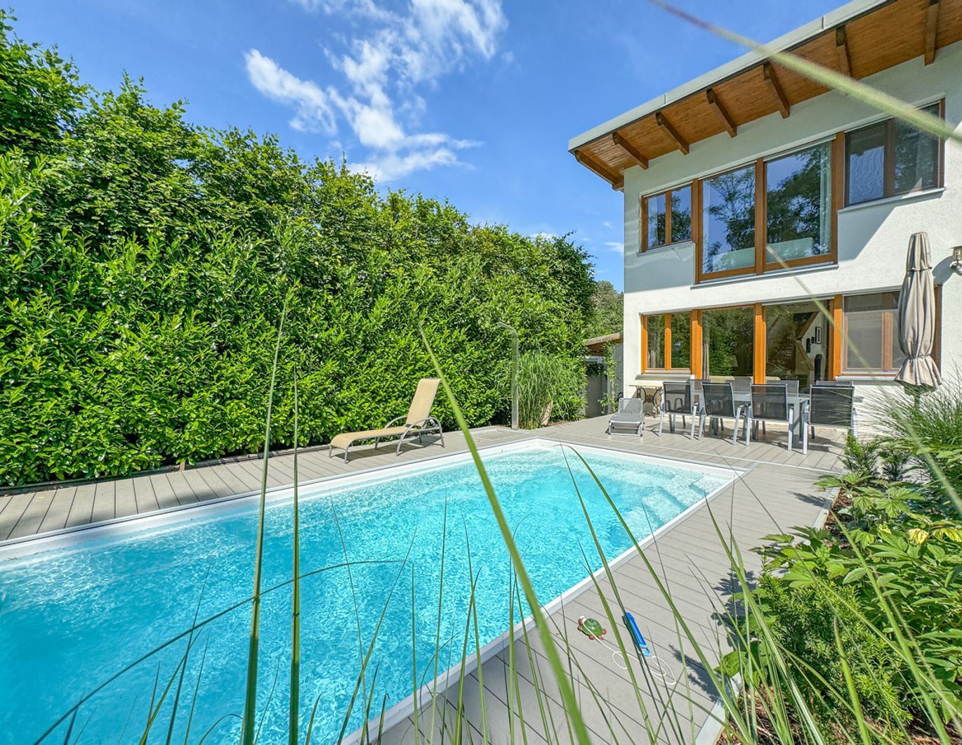 Romantisches Einfamilienhaus mit Traumgarten und Pool in bester Lage am Leithagebirge