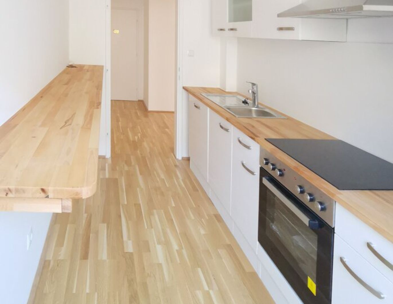 Oberdöbling - Frühstück am Balkon in der ruhigen Hofzeile, einladende 3 Zimmer Wohnung