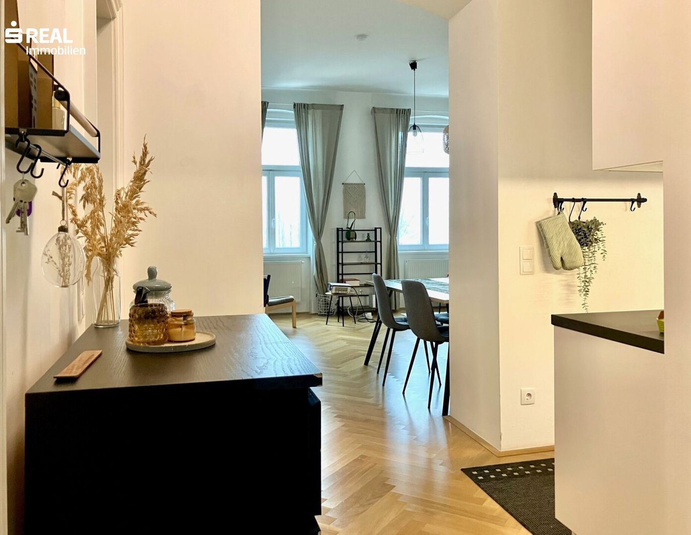 Helle, befristet vermietete Altbauwohnung mit Terrasse und Fernblick - Verkauf im digitalen Angebotsverfahren immo-live