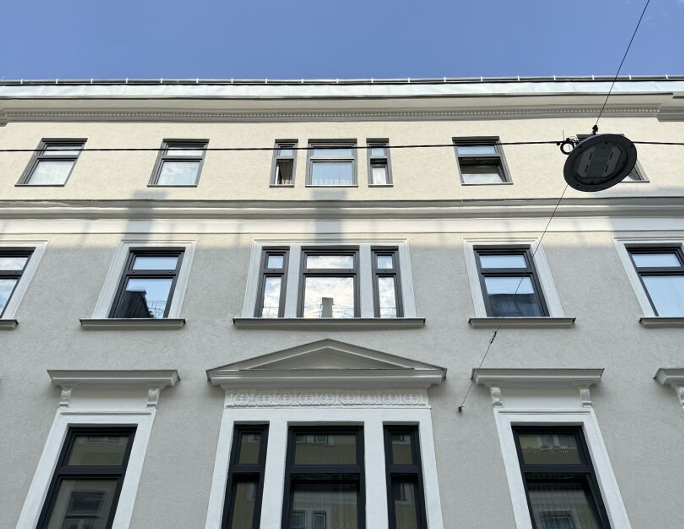 Stilvolle Altbauwohnung mit Lift - Unbefristet vermietet