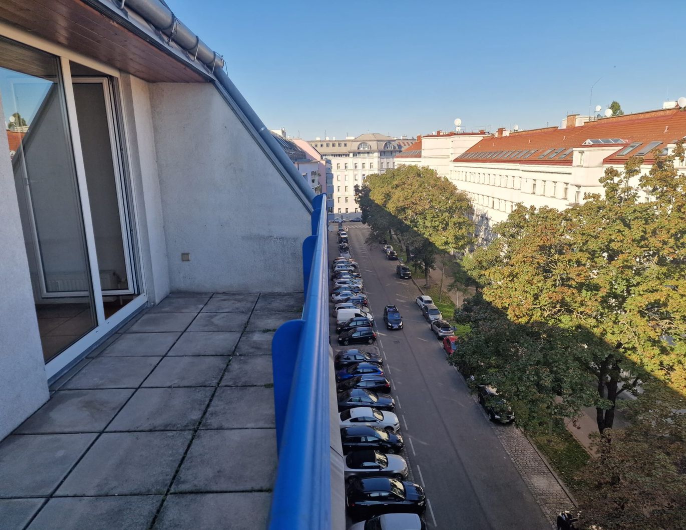Lichtdurchflutete Dachgeschosswohnung 101m² 3 Zimmer großzügige Terrasse in ruhiger Lage 1200 Wien