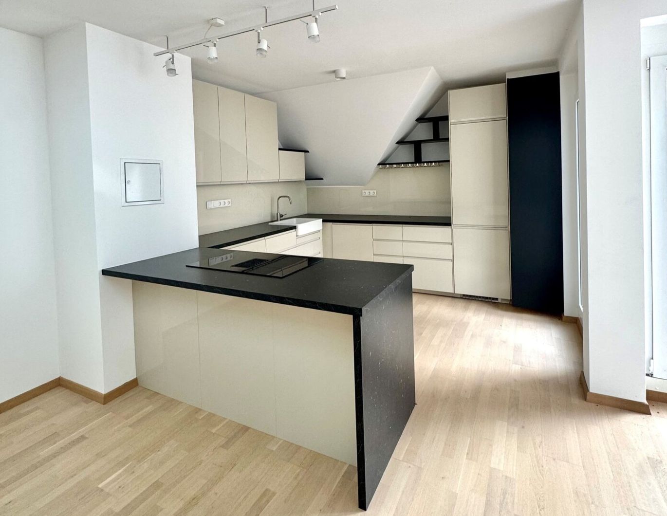 Exklusive 3-Zimmer-Maisonette - unbefristeter Wohntraum mit großzügiger Dachterrasse im Biedermeier-Schlössl!