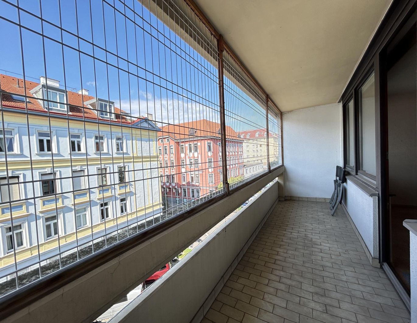 Sonnige 2-Zimmer Loggienwohnung - Modernisierungsbedarf gegeben!