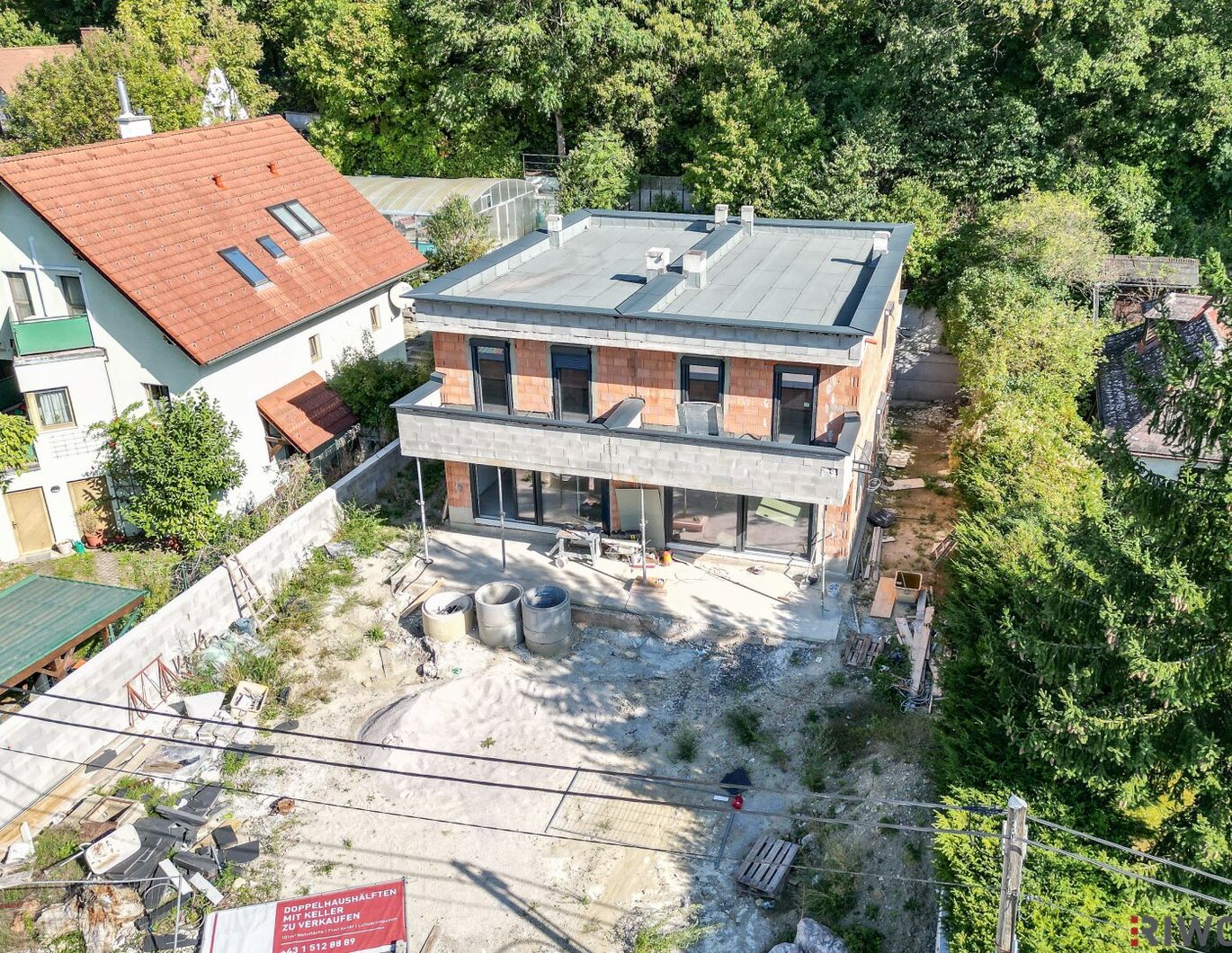 Neubau-Doppelhaus mit riesigem Garten und eigenem Waldstück | 4 Zimmer | Südseitiger Garten/Terrasse | Vollunterkellert | Luftwärmepumpe | Carport | 2 Einheiten verfügbar