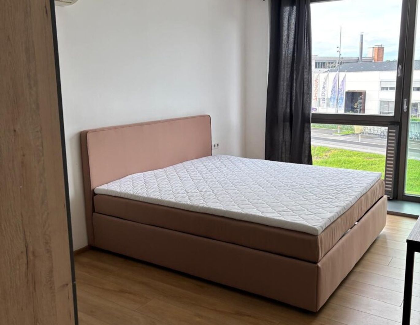 Renditestarke Wohnung mit fünf möblierten Einheiten in zentraler Lage