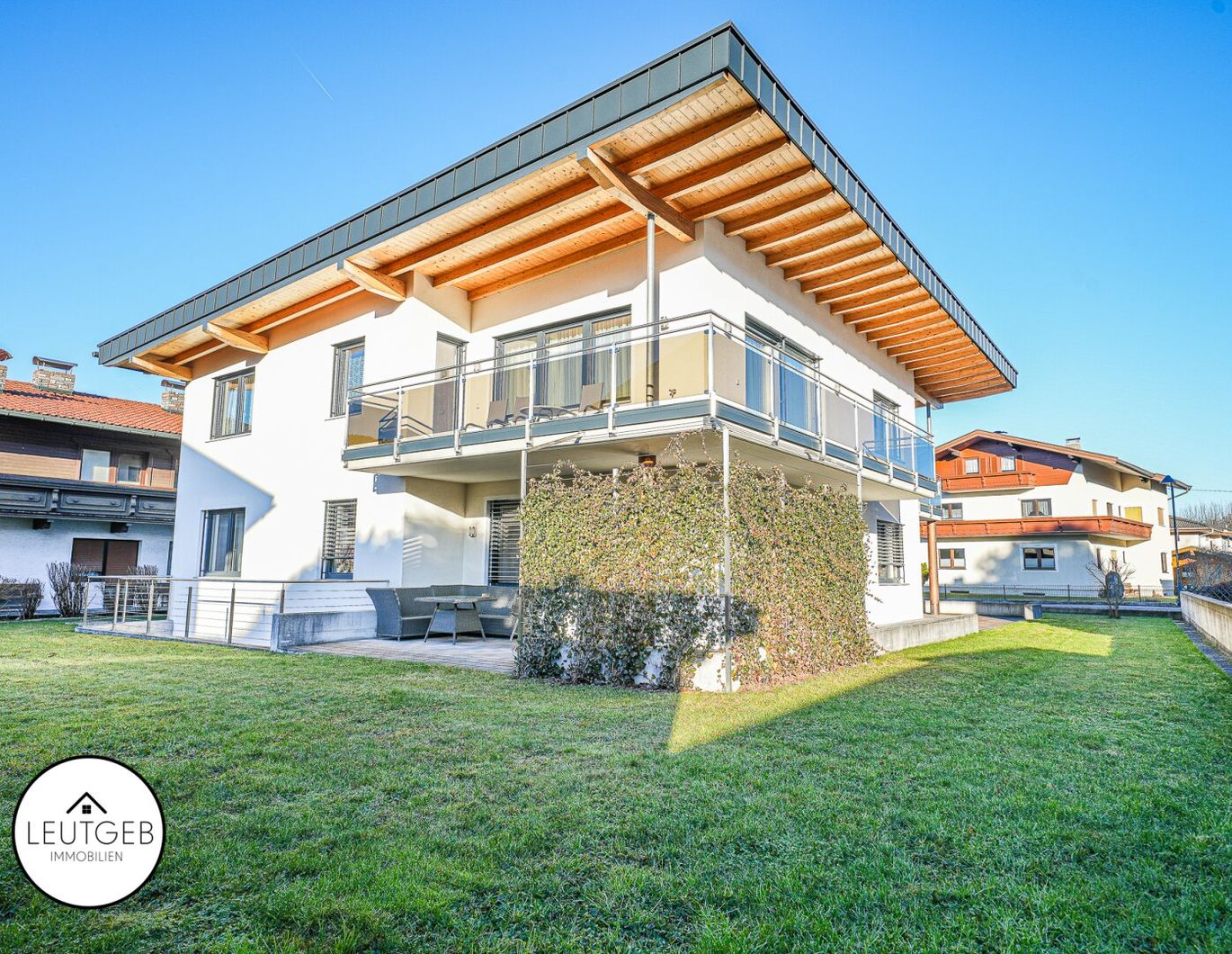 KUNDL - Neuwertiges Mehrfamilienhaus mit großzügigem Raumkonzept und vielseitigen Nutzungsmöglichkeiten