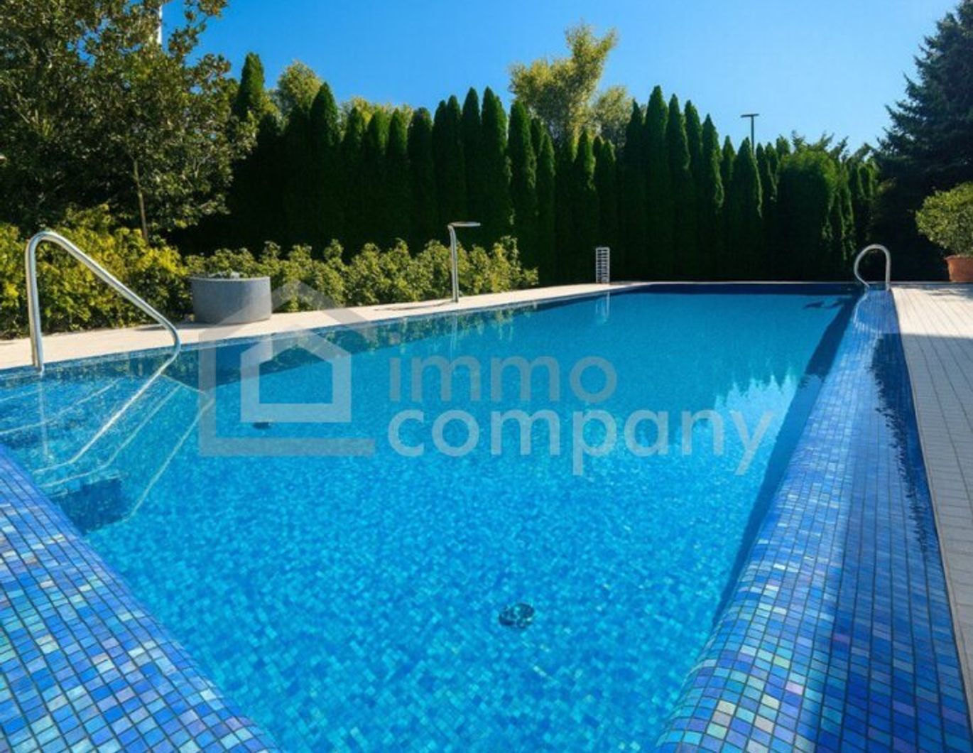 Exklusive, vollrenovierte Villa mit Pool & Garten in Top-Grünlage von 1210 Wien