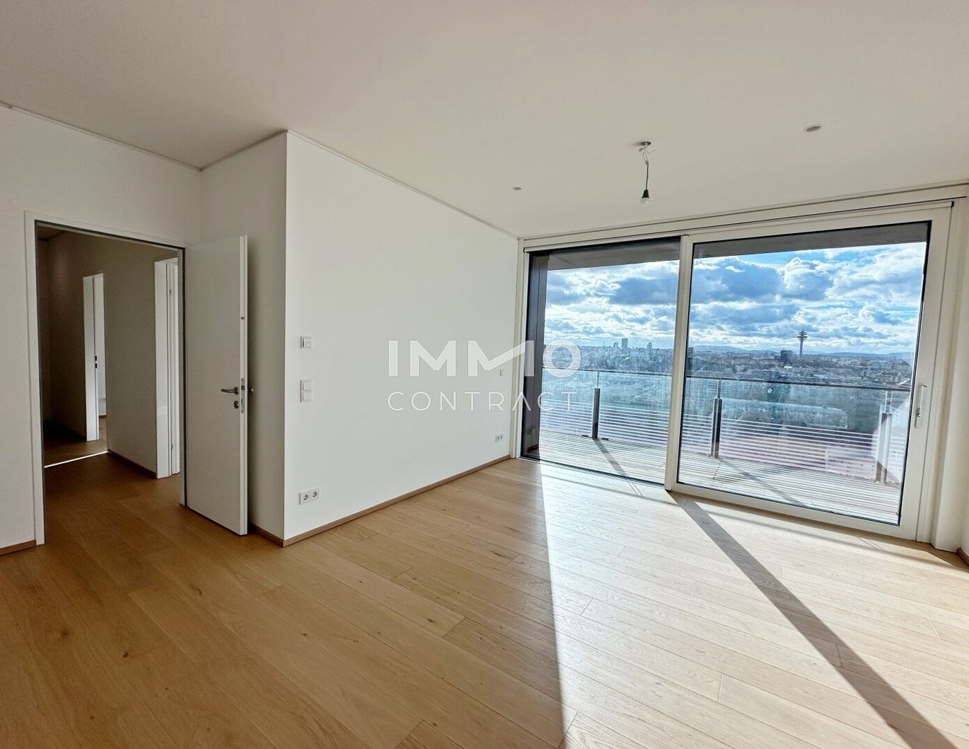 Unique panoramic views + rooftop pool + attractive amenities!