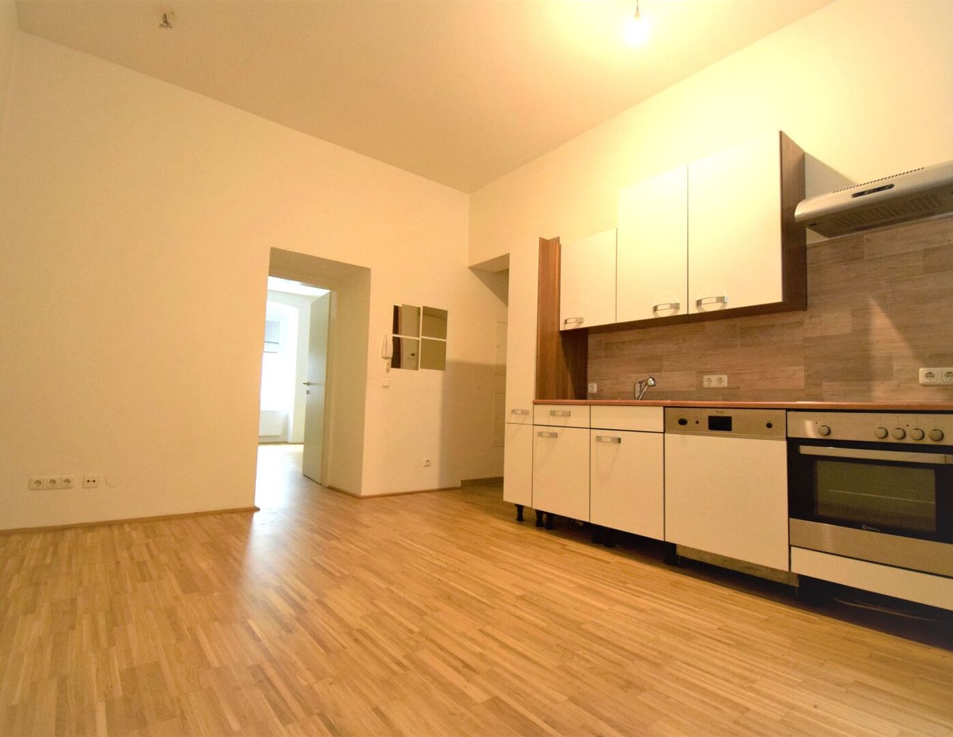 ZENTRALE 2 ZIMMERWOHNUNG NAHE DEM BAUERNBERG - TOP 01