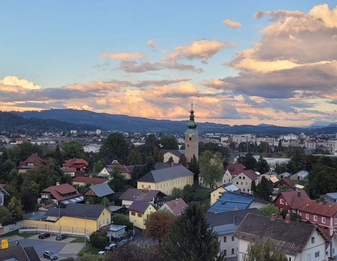 Dachgeschoßtraum in Villach: 3 Zimmer, 120m² mit atemberaubendem Ausblick!