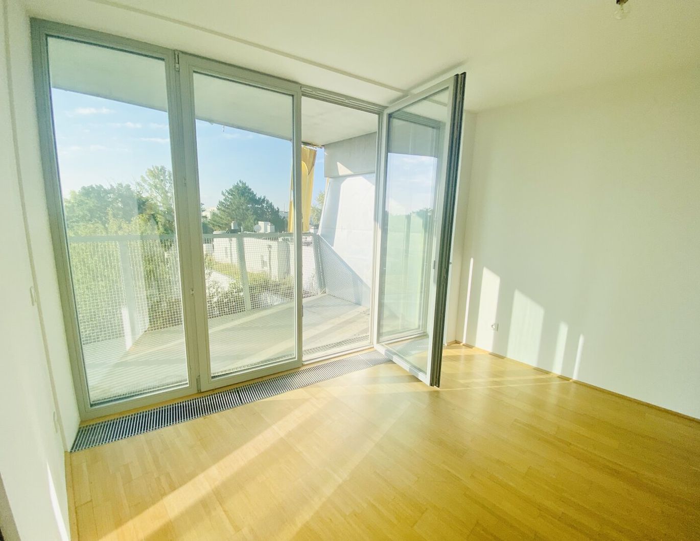NEUER PREIS! PROVISIONSFREI VOM EIGENTÜMER! 2-ZIMMER WOHNUNG MIT LOGGIA NAHE U2 STADLAU!
