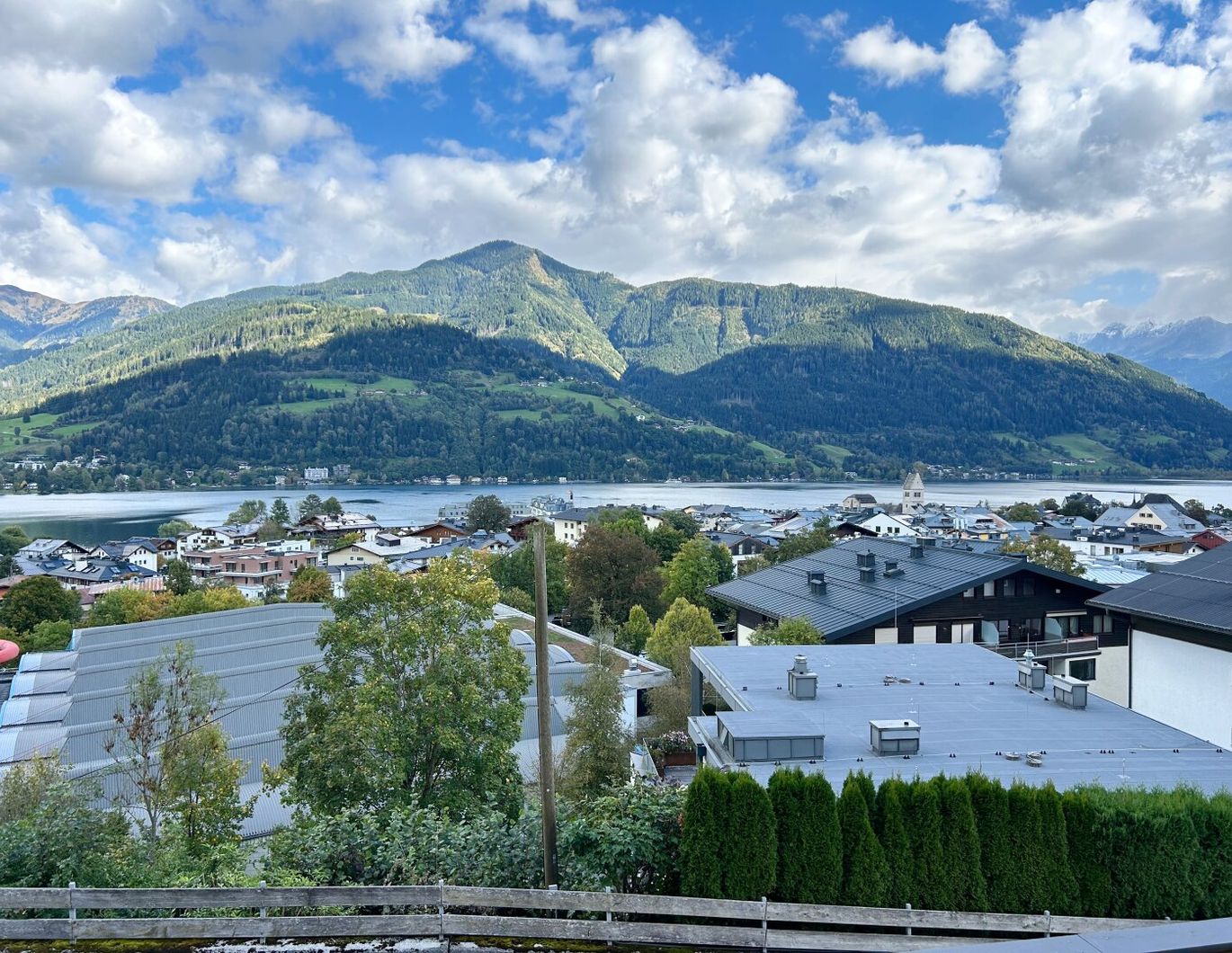 Vollmöblierte 3-Zimmer-Residenz in Premiumlage mit Panoramablick über den Zeller See