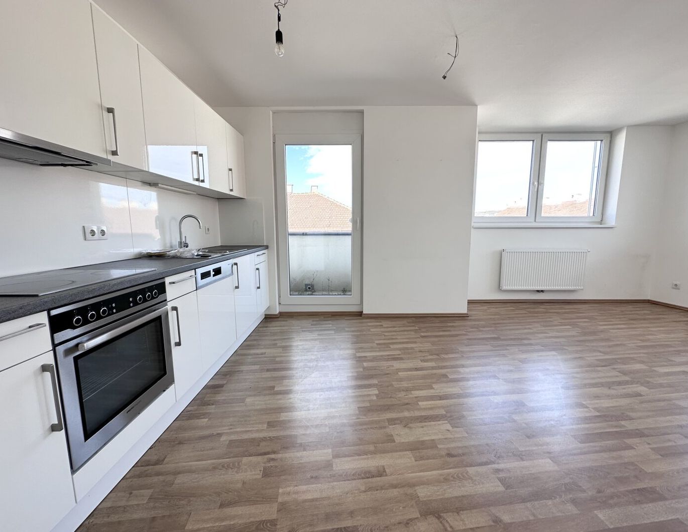 WUNDERSCHÖNE 2-Zimmer-Dachgeschoss-MAISONETTE mit TERRASSE in 1150 Wien!