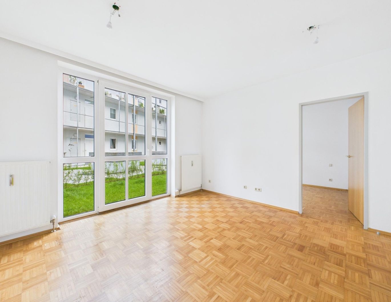 LINZ / URFAHR (PLESCHING): Perfekt aufgeteilte WOHNUNG mit ca. 44,4 m² Wohnfläche + Eigengarten ca. 28,7 m² + Parkplatz in der Tiefgarage