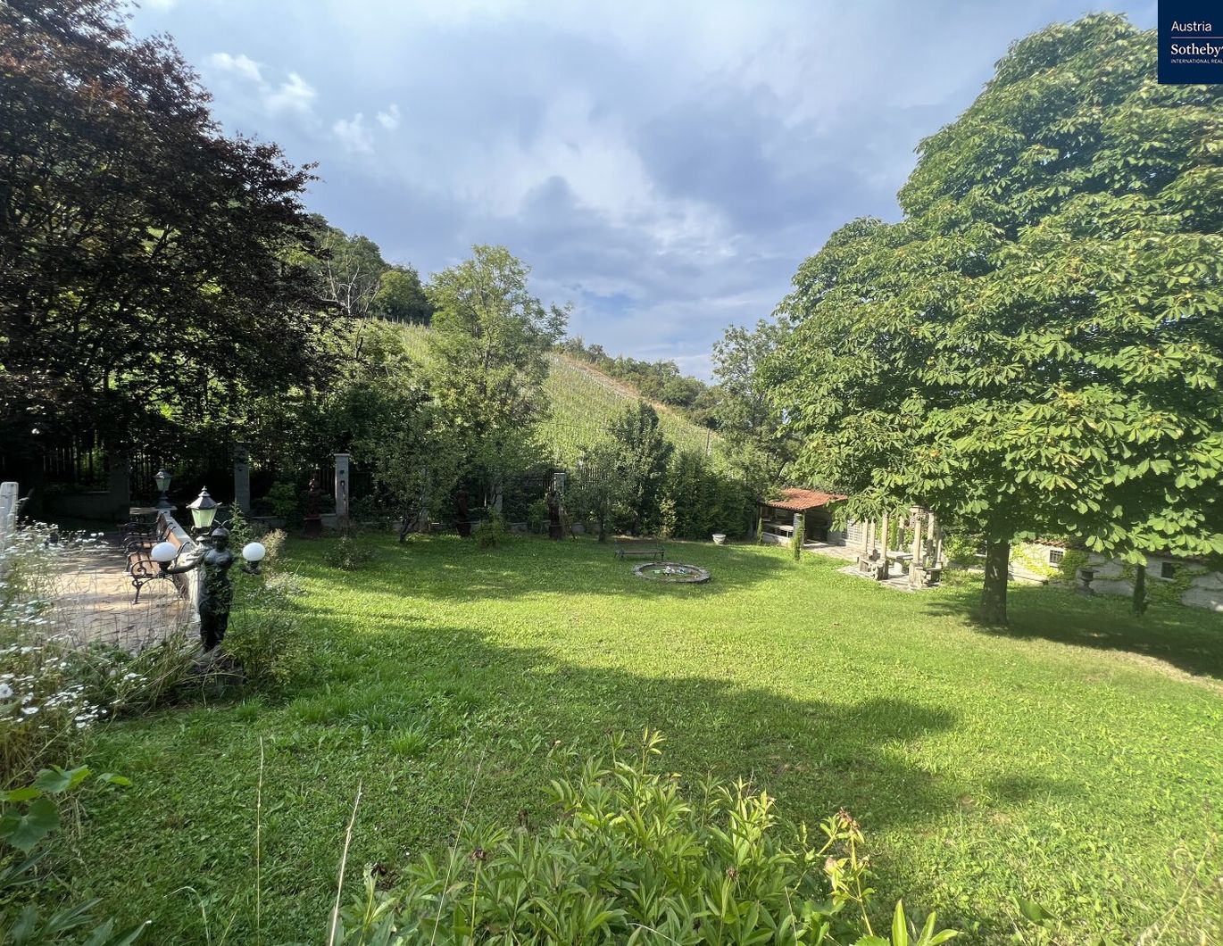 Baubewilligtes Villenprojekt mit Pool und Blick auf die Weinberge im Kahlenbergerdorf im 19. Bezirk